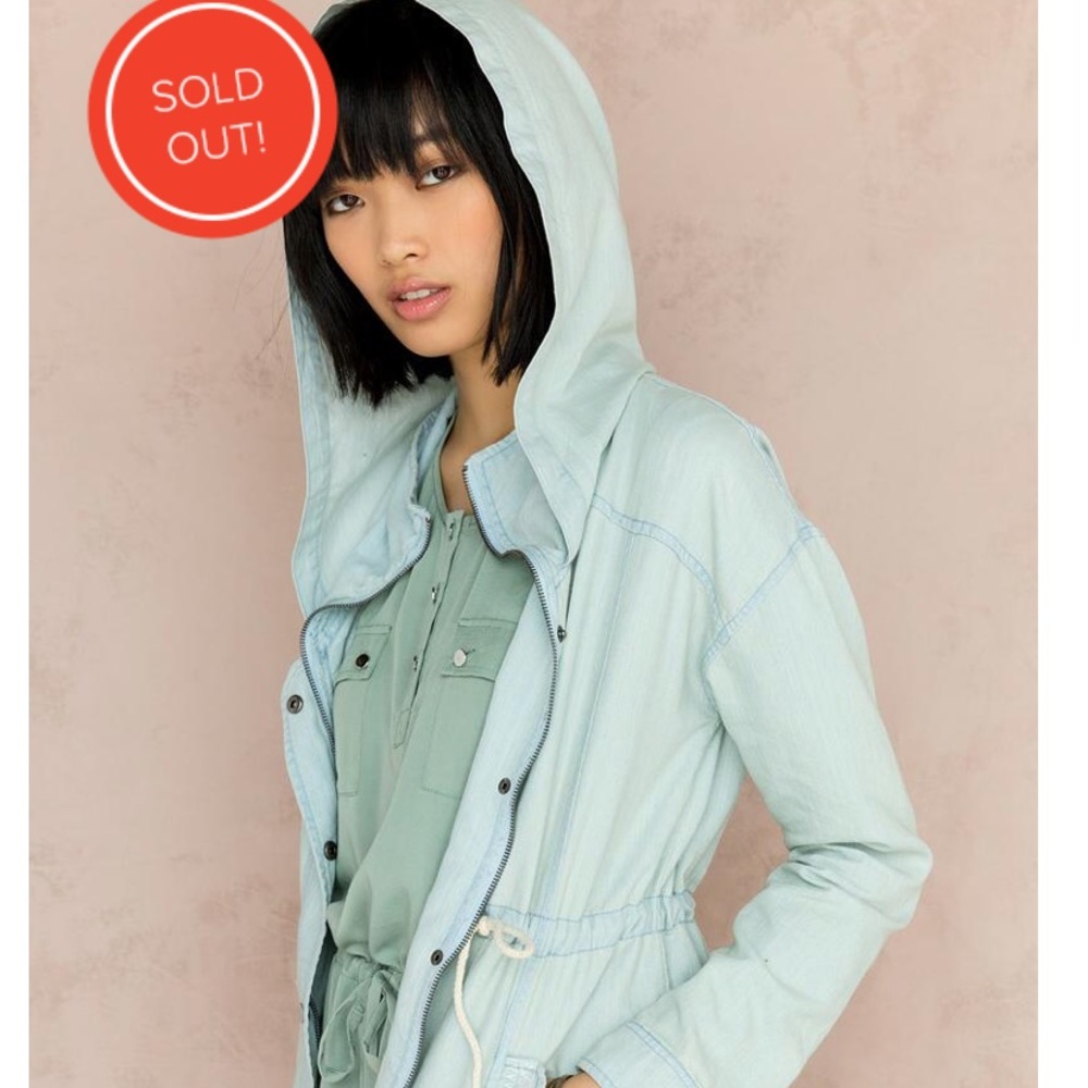 FRANCESCA’S DALTON CHAMBRAY HOODED JACKET